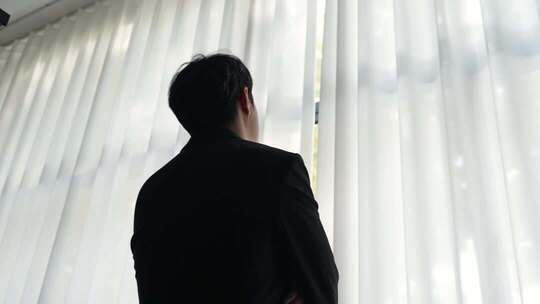 焦虑的商务人士公司经济问题