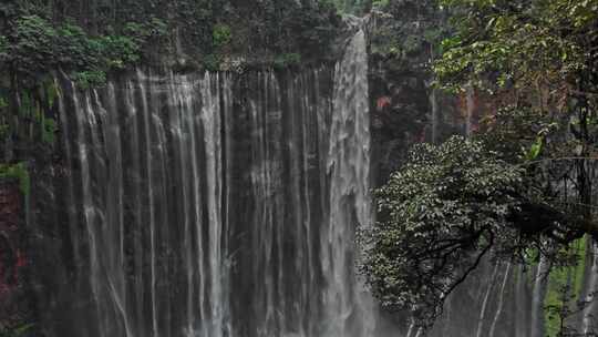 爪哇岛赛武瀑布航拍