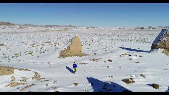 肃北牧民雪地行走航拍素材视频素材模板下载