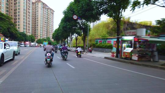 马路上骑电单车 骑行第一人称视角 街景