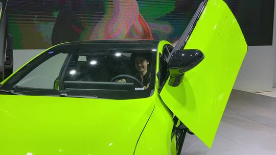 齐鲁国际车展新能源展厅，小鹏汽车