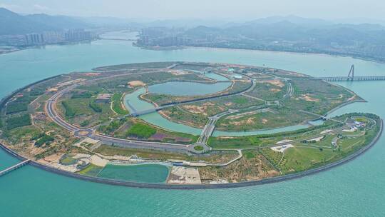 上升航拍漳州港双鱼岛海岸线美景