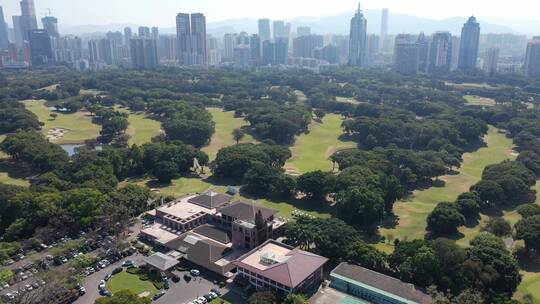 深圳特发深高俱乐部高尔夫球场航拍前进视频素材模板下载