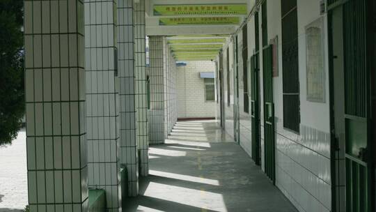乡村学校走廊