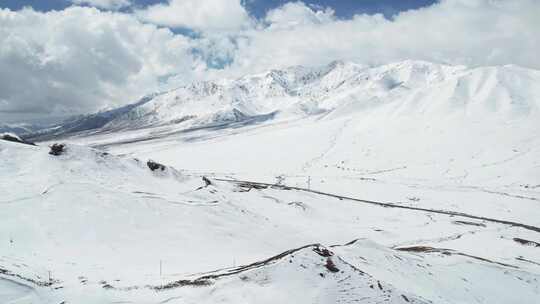 青海拉脊山蓝天白云雪山航拍视频