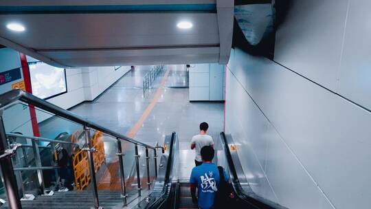 深圳地铁自动扶梯
