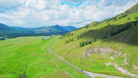 新疆北疆阿勒泰喀纳斯山谷森林草原风景航拍