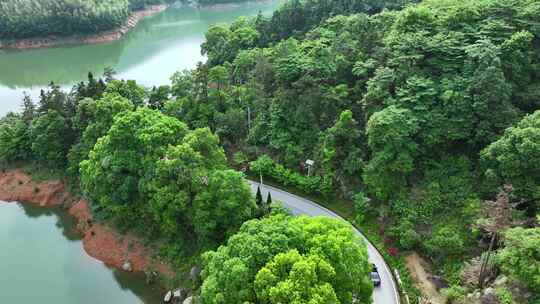 航拍汽车行驶在盘山公路