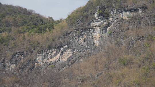 高大的山峰悬崖