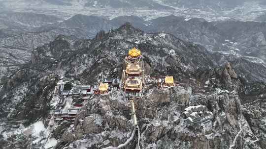 洛阳老君山金顶下雪