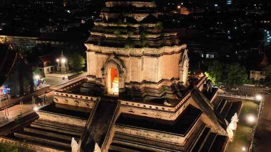 泰国清迈古城契迪龙寺航拍城市夜景风光