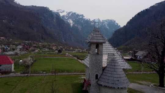 阿尔卑斯山教堂的德龙索