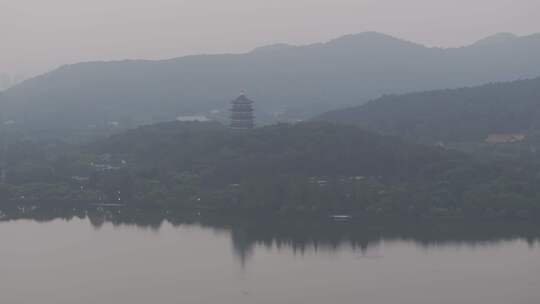 中国杭州西湖雷峰塔 烟雨朦胧视频素材模板下载