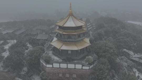 2024年第一场雪雪中的千年古寺金粟寺视频素材模板下载