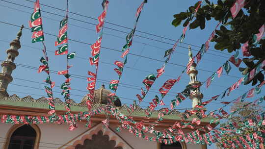 印度果阿街头悬挂着印度穆斯林联盟的小旗视频素材模板下载