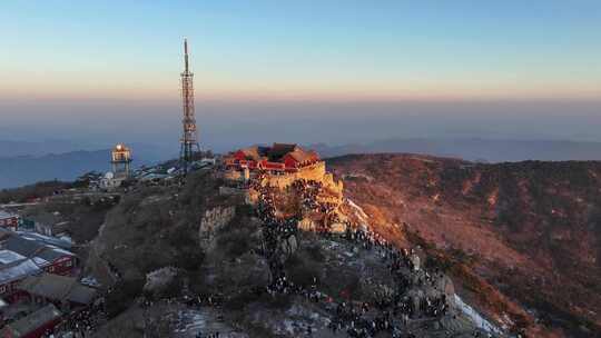 春节期间，泰山景色美，人气旺