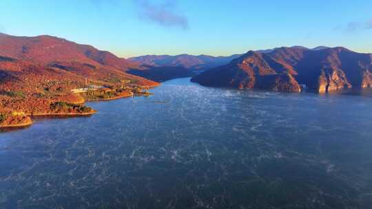 辽宁桓仁五女山桓龙湖秋天风景