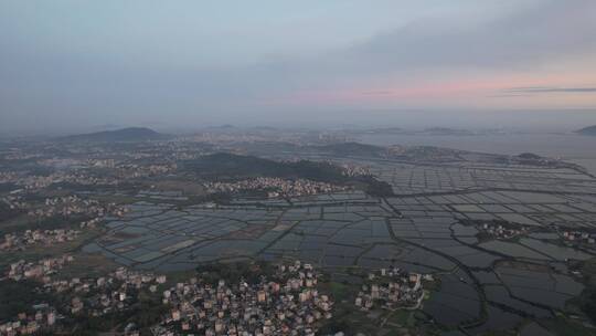 黄昏时分的沿海地区风格航拍