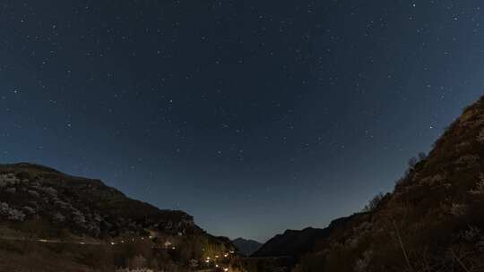 山谷星空星轨延时摄影