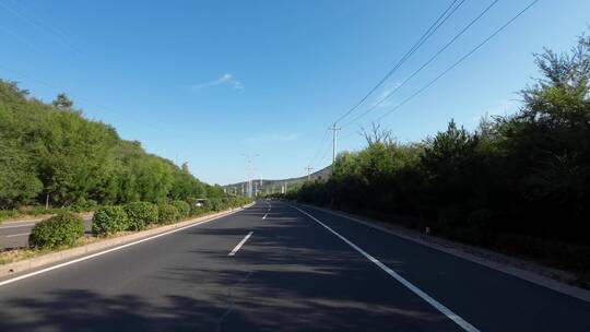 (第一视角)城市郊区车窗外的风景