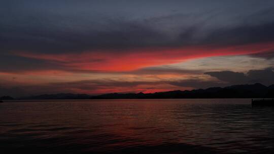 浙江千岛湖的夕阳