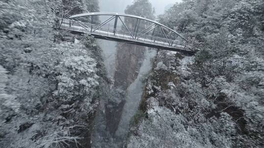 fpv穿越机张家界乾坤柱阿凡达取景雪景航拍