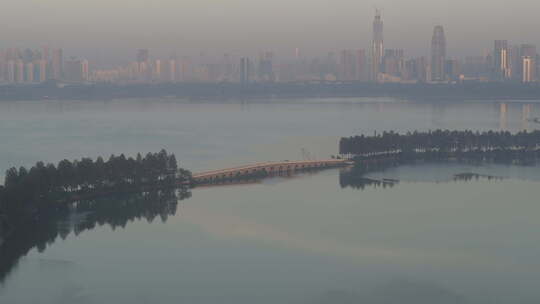 航拍武汉东湖磨山清晨湖面桥