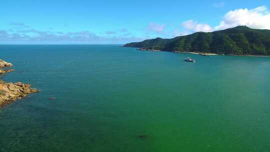 航拍三亚后海皇后湾冲浪及海棠湾海岛海浪