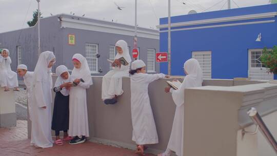 清真寺学校里的儿童