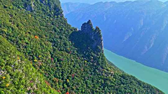 大气航拍巫峡红叶