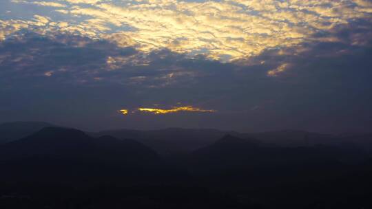 航拍大山深处山脉黄昏