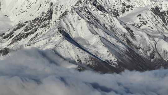 7倍航拍贡嘎雪山云海中部特写