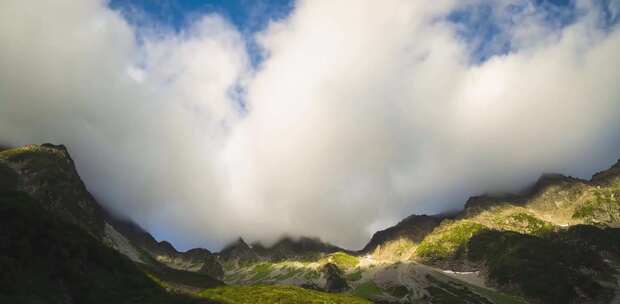 山峰云海大山天空延时摄影风起云涌