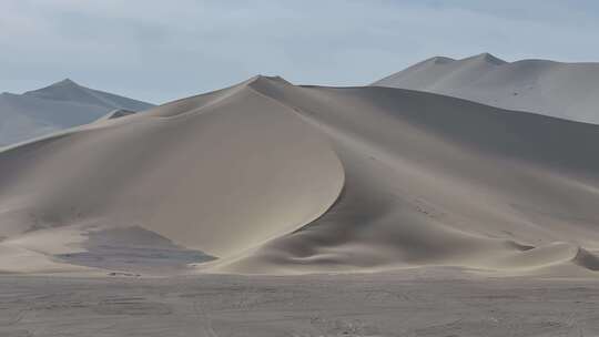 敦煌鸣沙山沙丘航拍