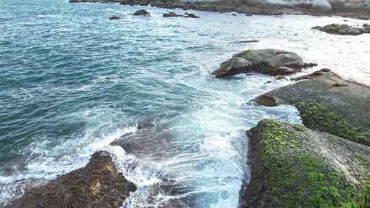 波涛汹涌的大海航拍