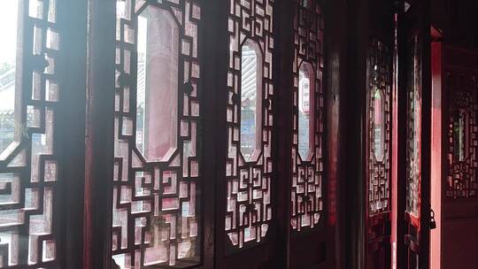 中式庭院复古木窗