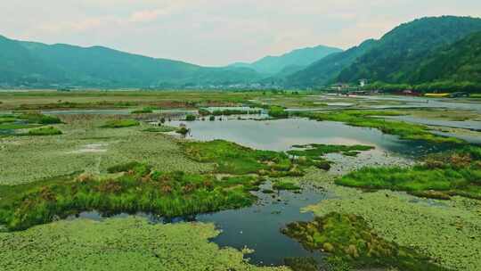 湖泊河流游船乡村风光