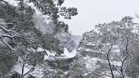 航拍城市风光长沙雪景古建筑岳麓书院雪景