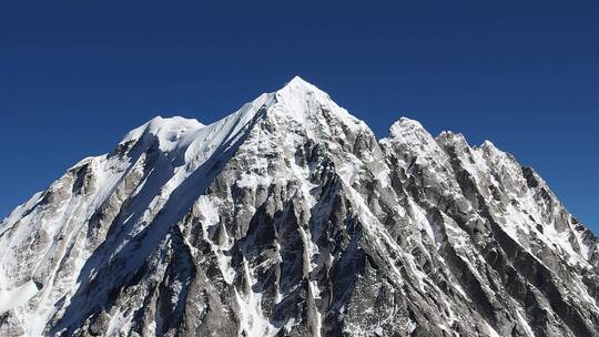 航拍川西蓝天下的雅拉雪山特写