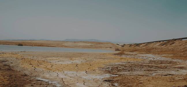 沙漠湖泊干涸