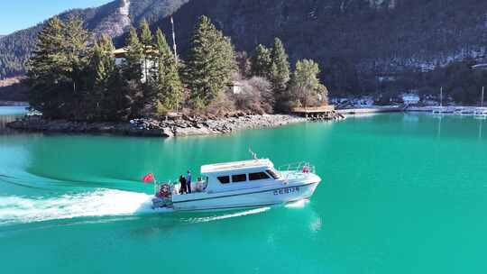 西藏巴松措林芝湖水航拍跟船延时雪景自然山