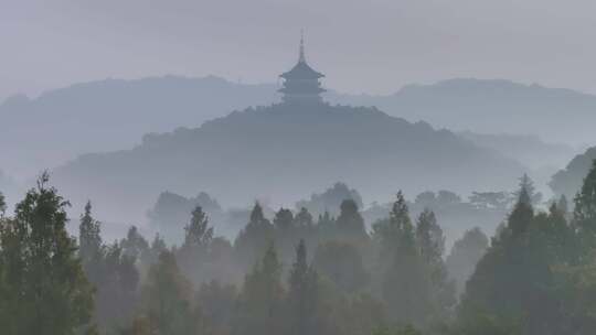 意境杭州西湖雨景晨雾