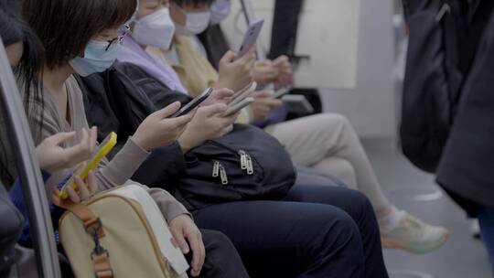 2023广州地铁人挤人低头族合集视频素材模板下载