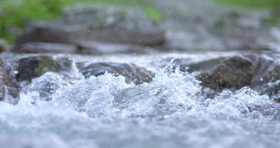 特写小溪河流水泉水大自然风景爱护水资源