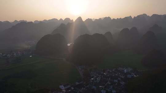 贵州万峰林日落   喀斯特峰林水墨