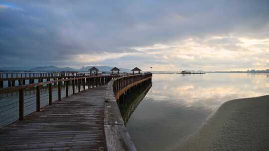 海南陵水早晨海上