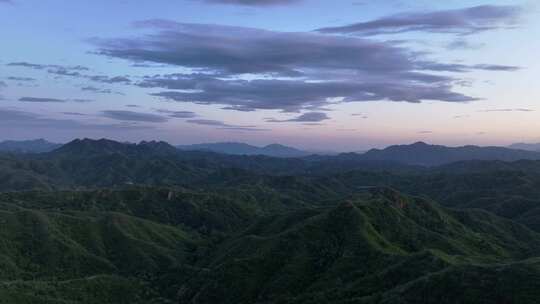 夕阳下的中国金山岭长城