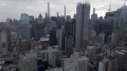 城市航拍纽约曼哈顿中城区摩天大楼汽车街道