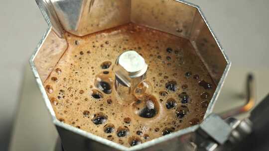 摩卡壶煮咖啡液体制作萃取咖啡视频素材模板下载