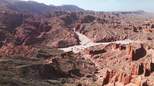 新疆喀什戈壁丹霞地貌峡谷航拍